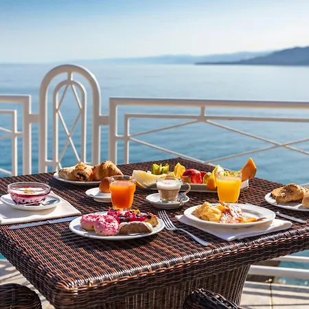 Kalura Hotel 4*