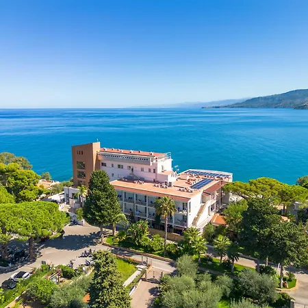 Kalura Hotel 4*