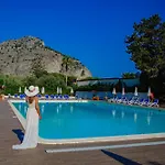 Kalura Hotel 4*