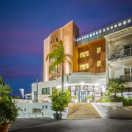 Kalura Hotel