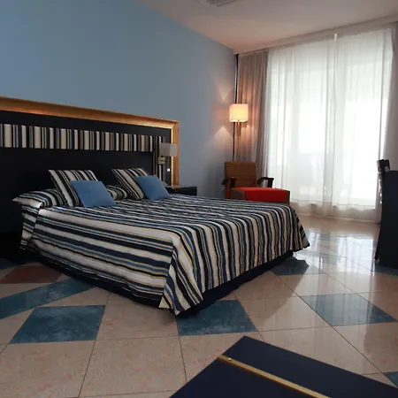 Kalura Hotel 4*