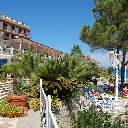 Kalura Hotel