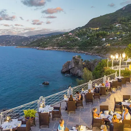 Kalura Hotel 4*